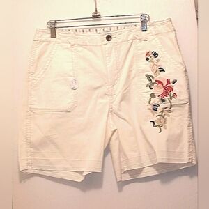 MARRAKESH WHITE SHORTS WITH SIDE FLORAL EMBROIDERY